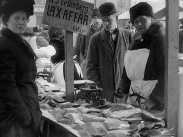 Torgbild från Hötorget 1914. Försäljning av lax.