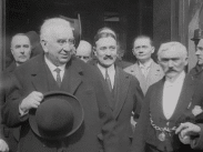 Auguste och Louis Lumiere i samband med att en minnestavla över bröderna Lumiere sattes upp i Paris 1929.