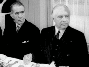 Stillbild ur journalfilmen Veckorevy 1942-10-05 som visar Julius Jaenzon och Olof Andersson.