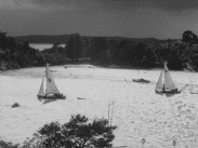 Segelbåtar utanför Dalarö skans sommaren 1945.